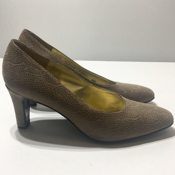 Bruno Magli Classic Suede Leather Heels Size 7 - Picture 2 of 7
